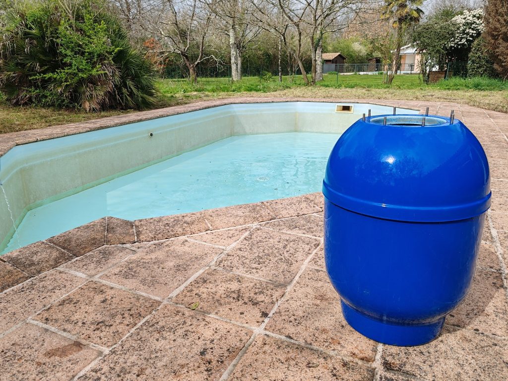 Peut être une image de chauffe-eau et piscine